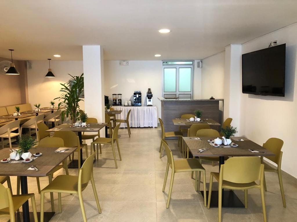 Colon Plaza Hotel トゥマコ エクステリア 写真