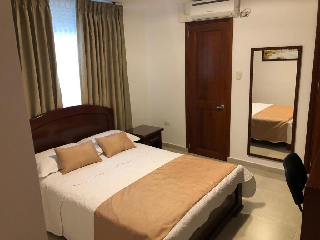 Colon Plaza Hotel トゥマコ エクステリア 写真